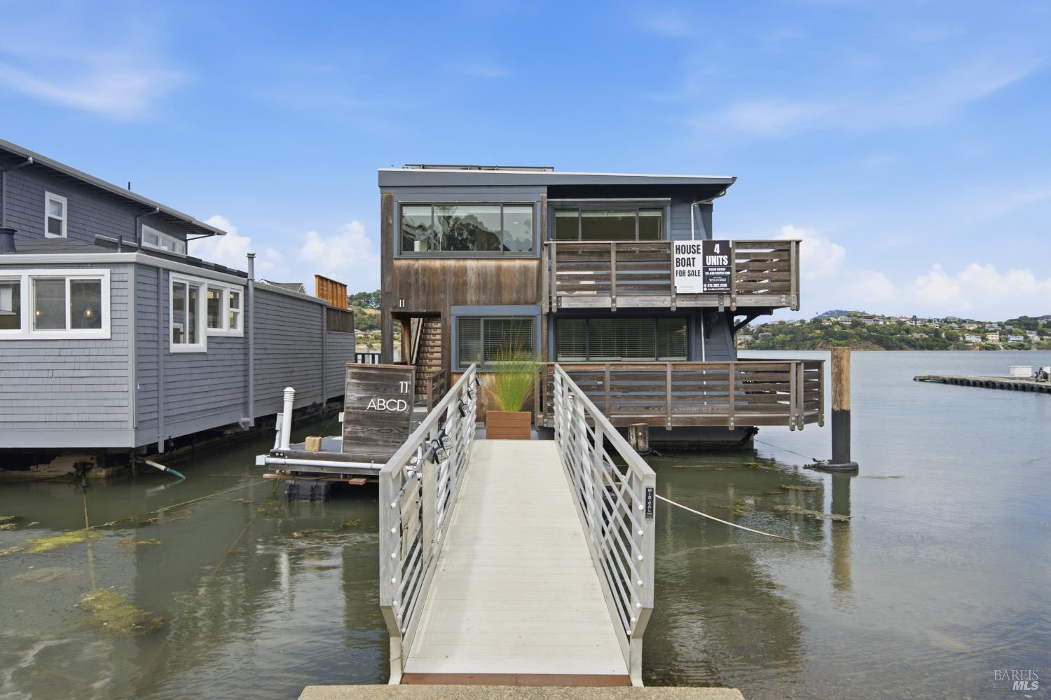 11 Commodore Marina