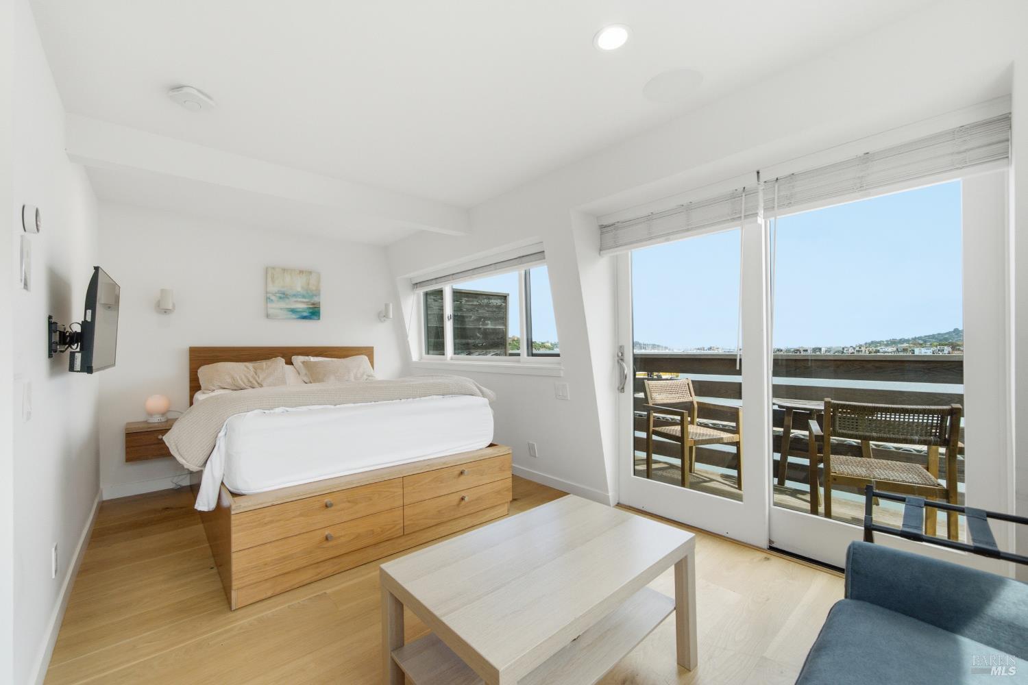 11 Commodore Marina