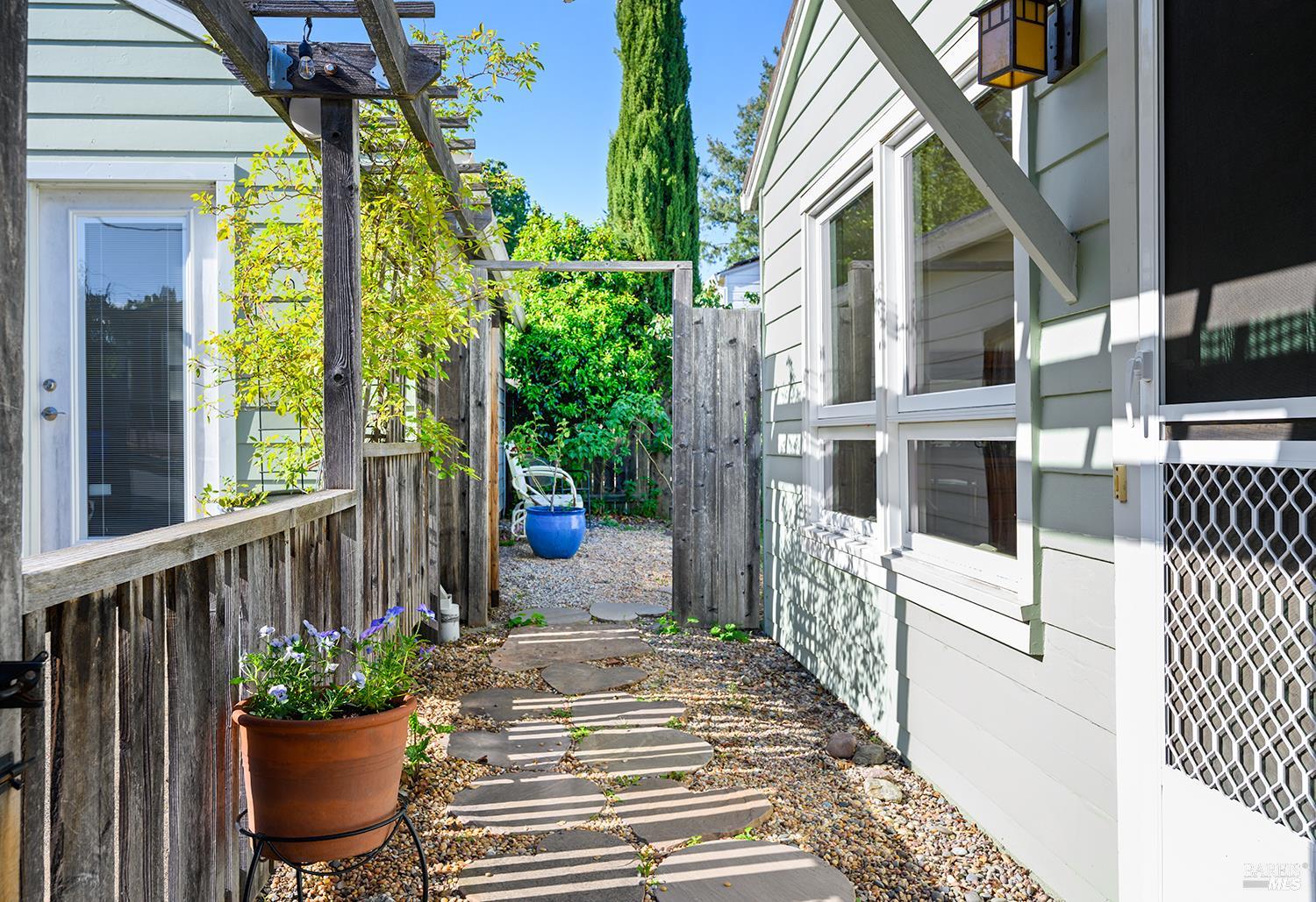 796 S High St Street