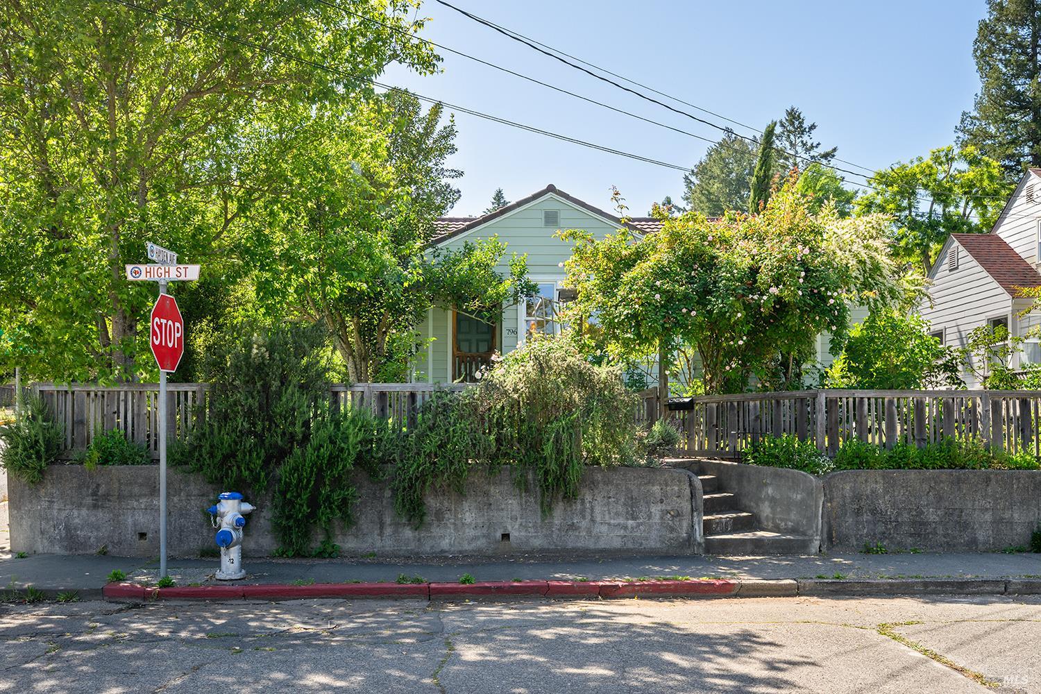 796 S High St Street