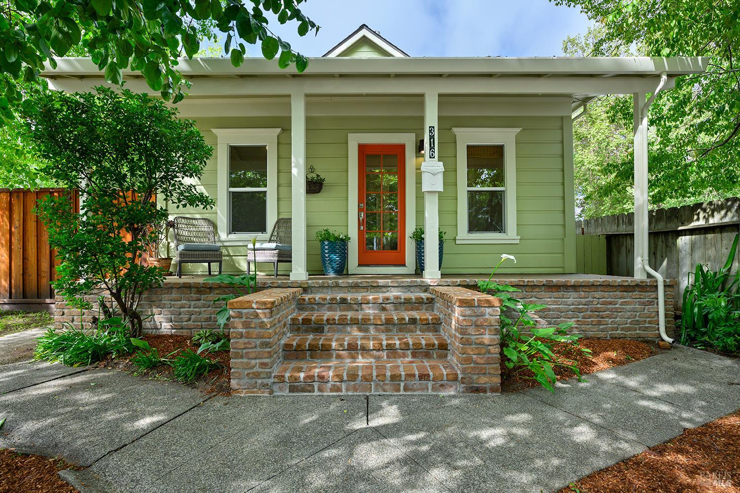318 Petaluma Avenue
