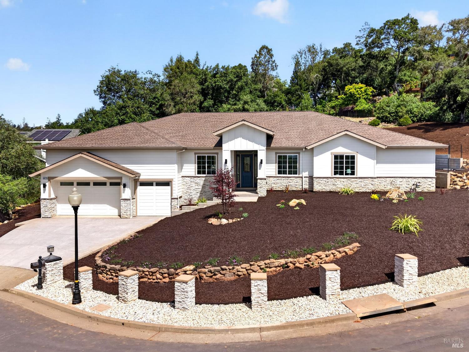3817 Moss Hollow Court
