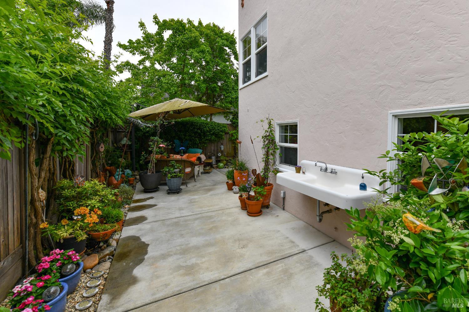 404 Montgomery Street