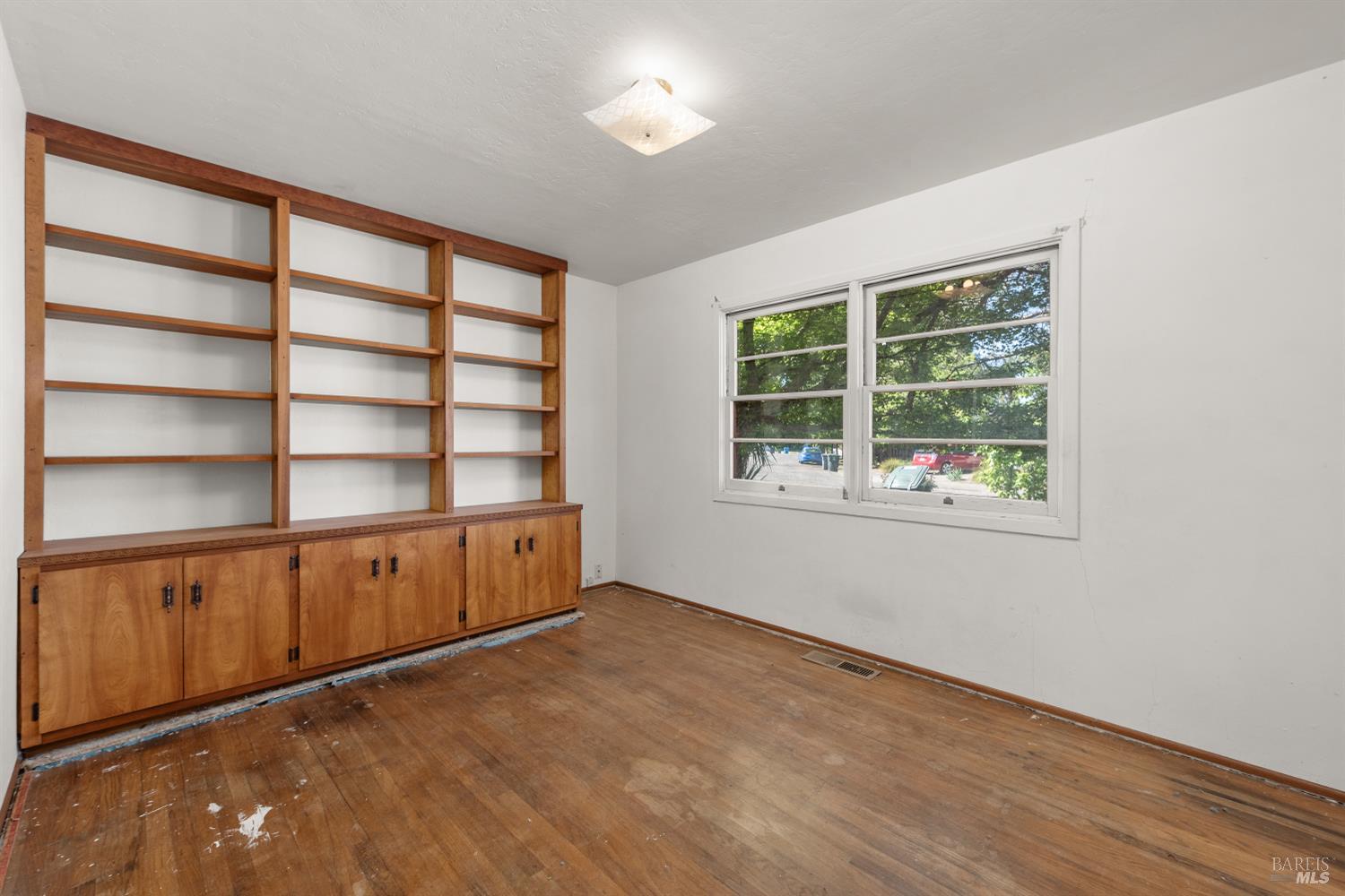 1102 Michigan Drive