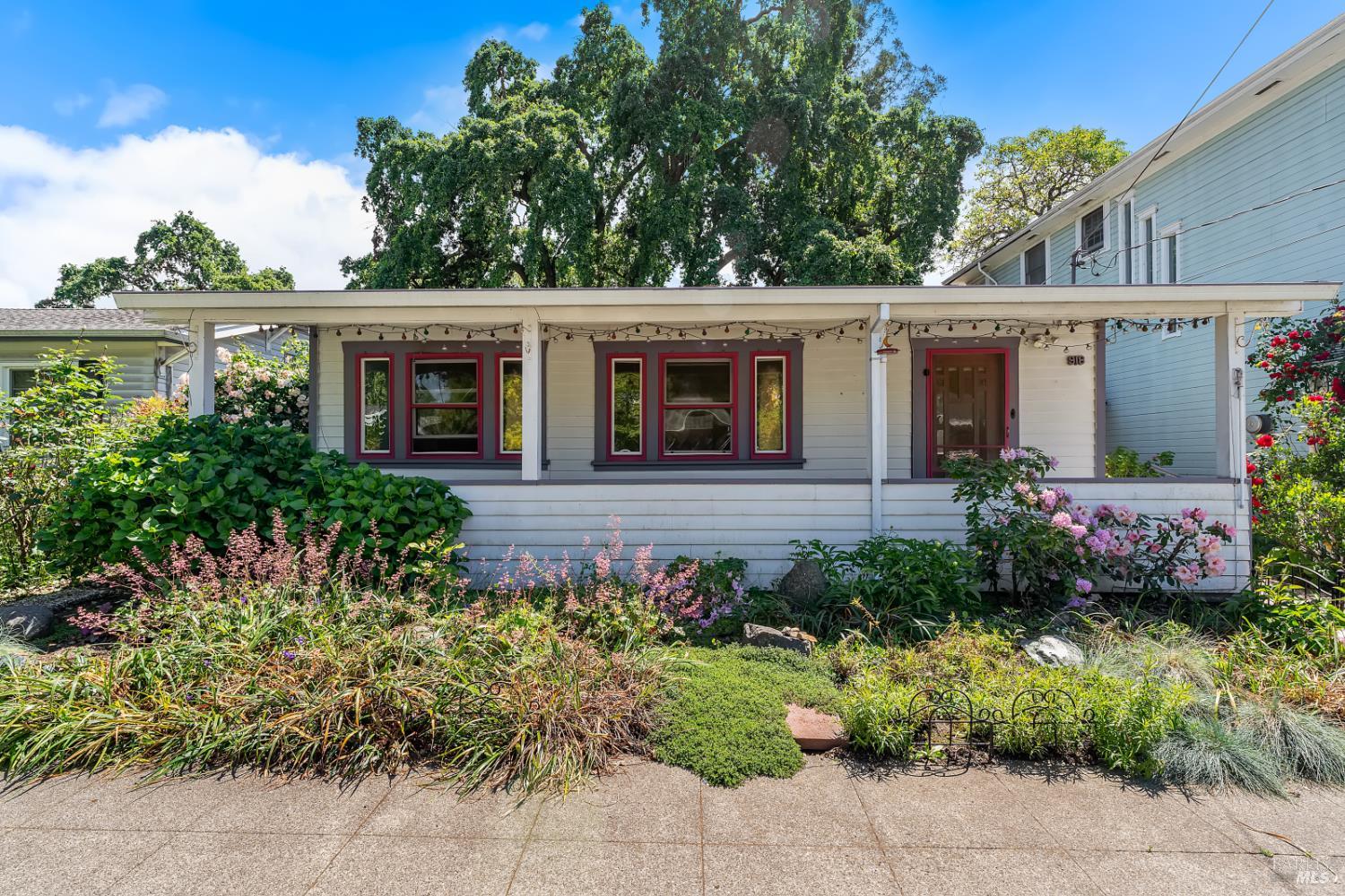 918 Benton Street