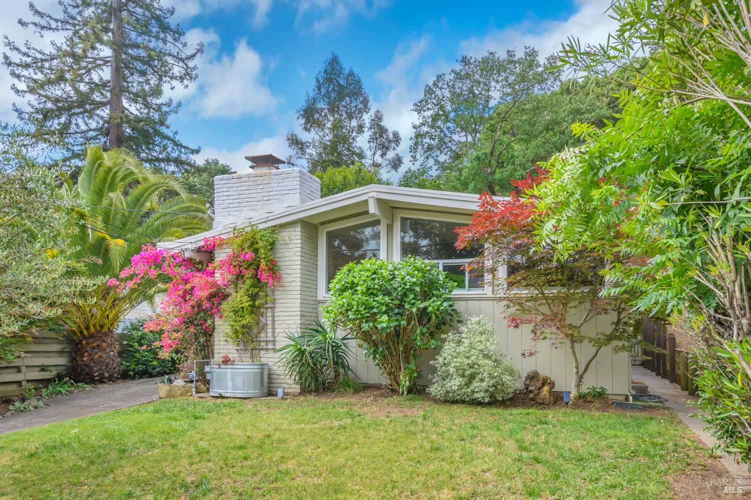113 Santa Cruz Avenue