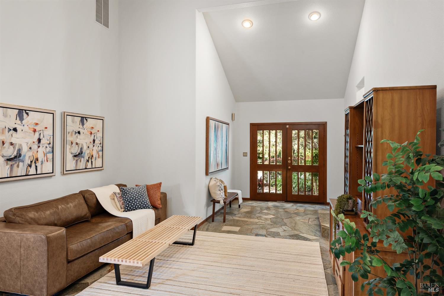 1084 Red Tail Road