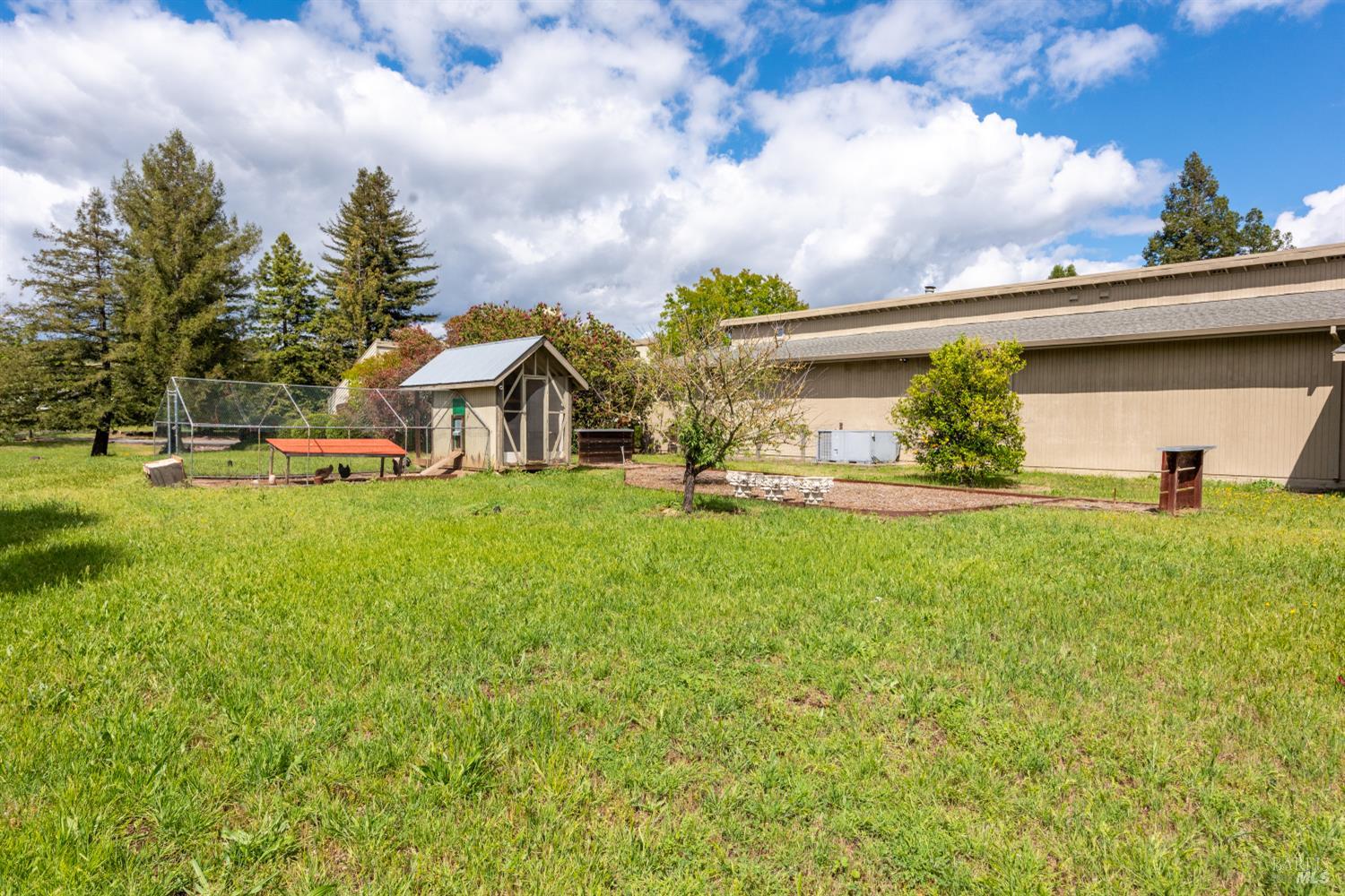 1084 Red Tail Road