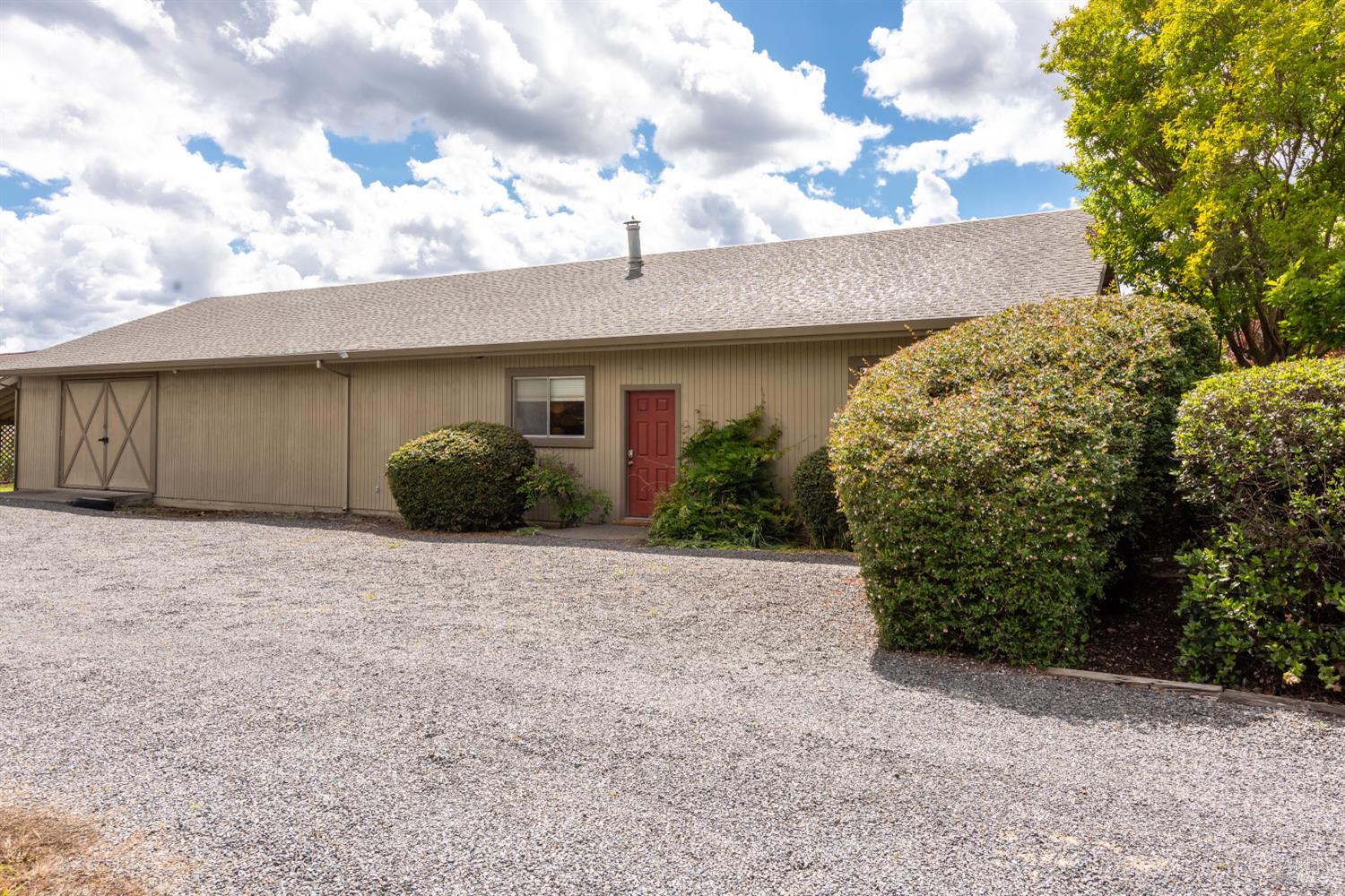 1084 Red Tail Road
