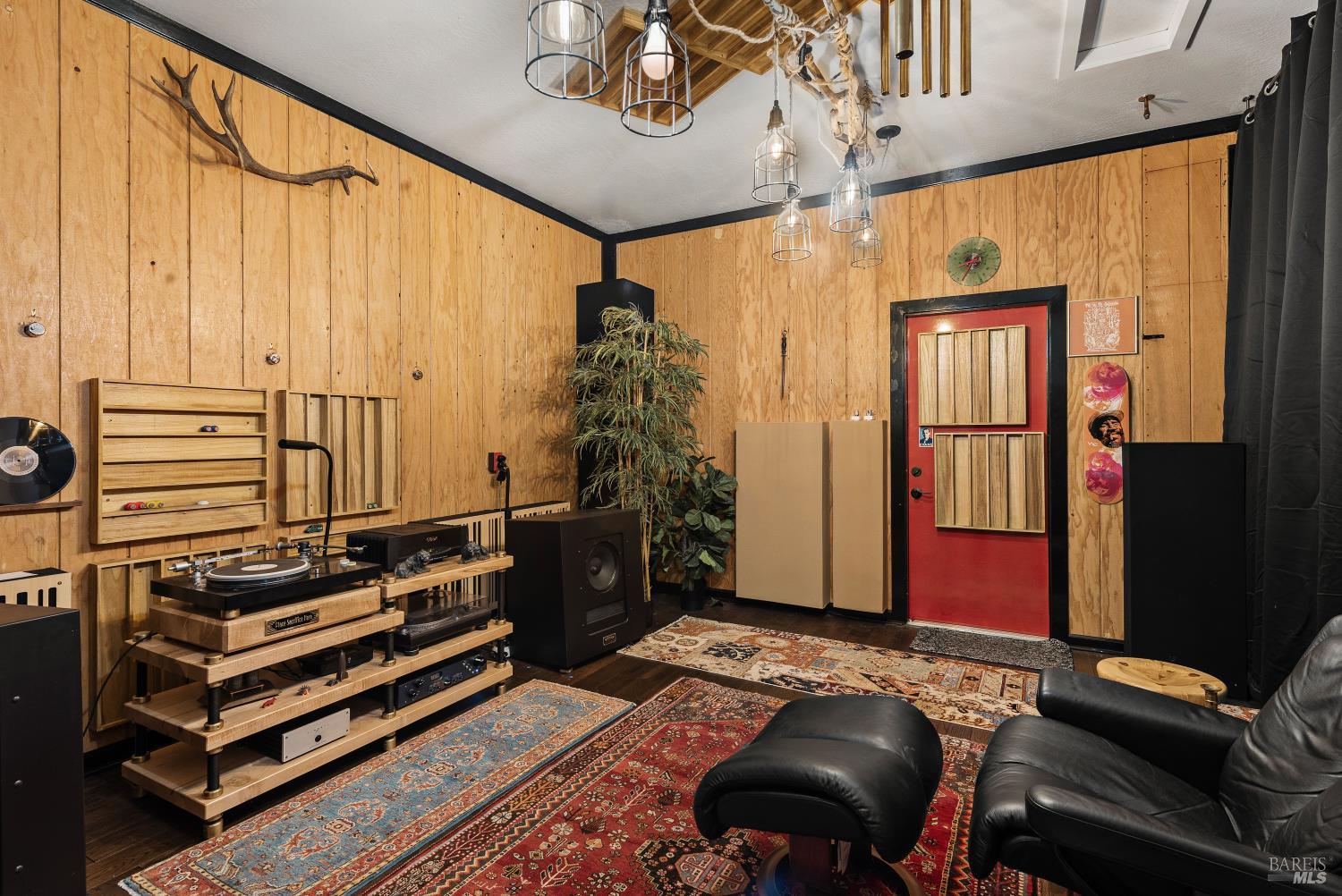 1084 Red Tail Road