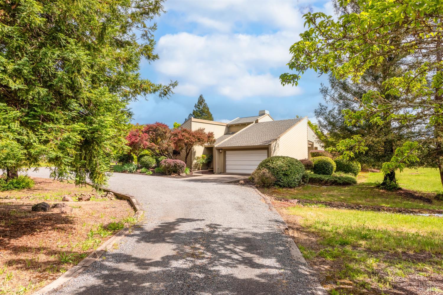 1084 Red Tail Road