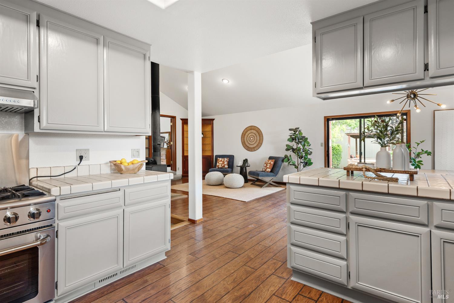 1084 Red Tail Road