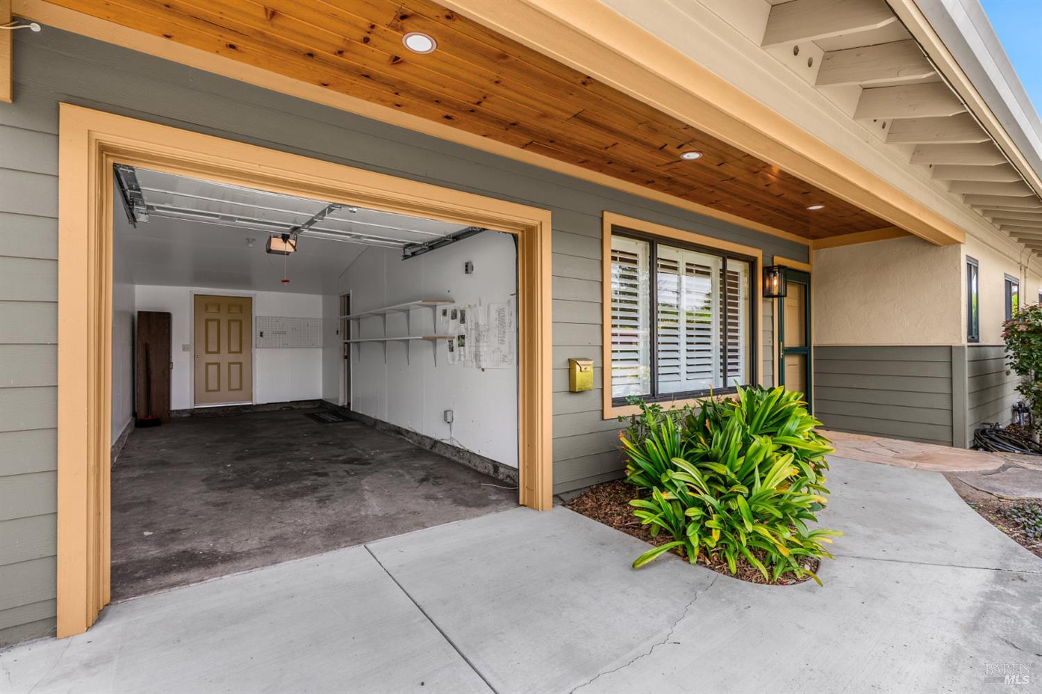 321 Arroyo Way