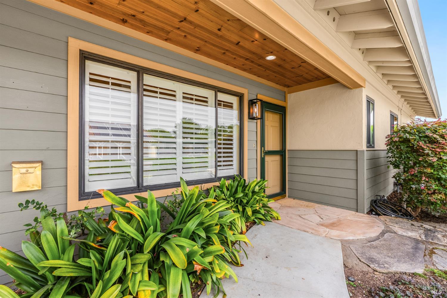 321 Arroyo Way
