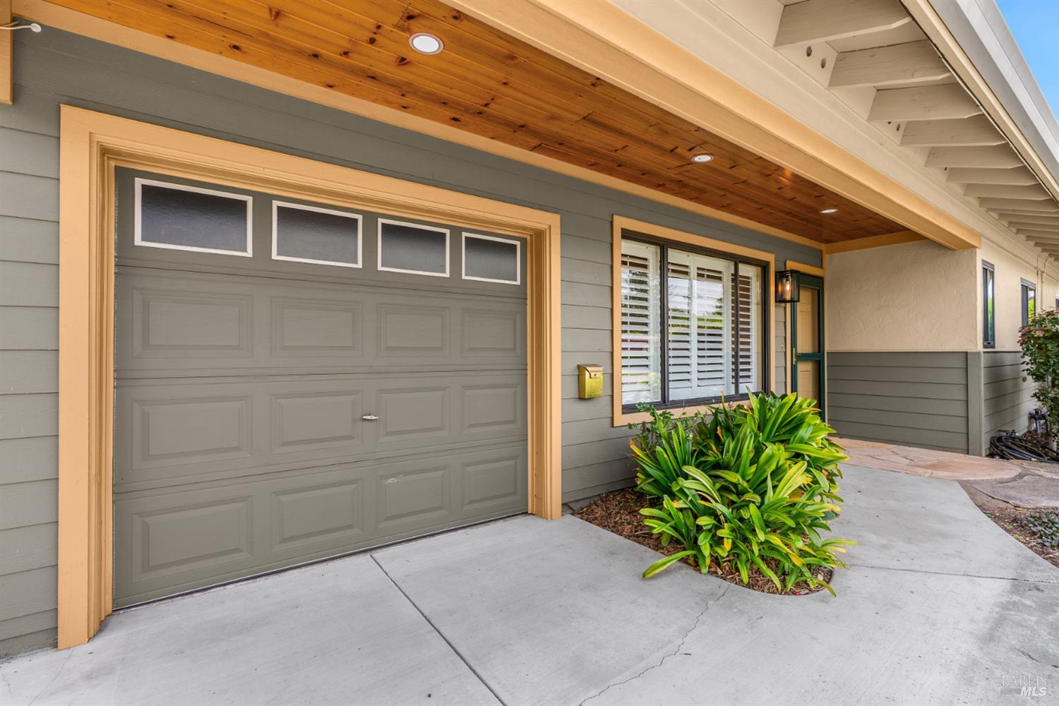 321 Arroyo Way