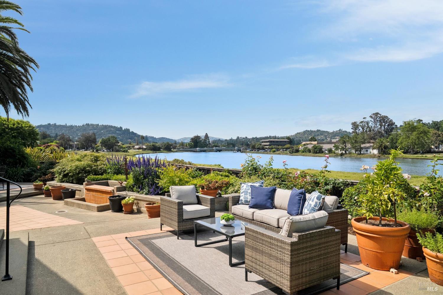 39 Creek View Circle