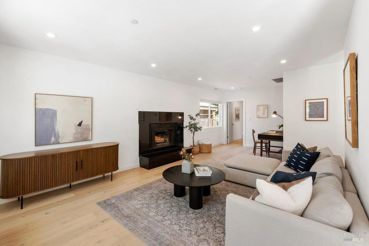 35 Hillview Avenue