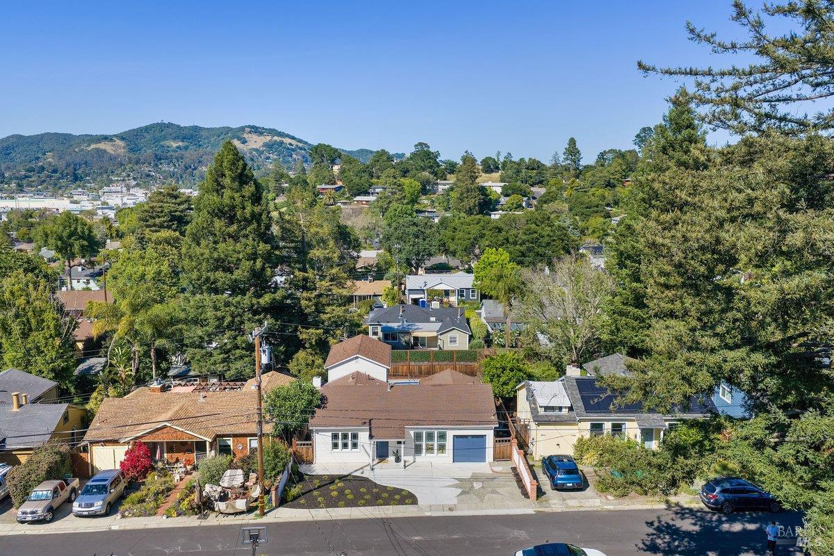 35 Hillview Avenue