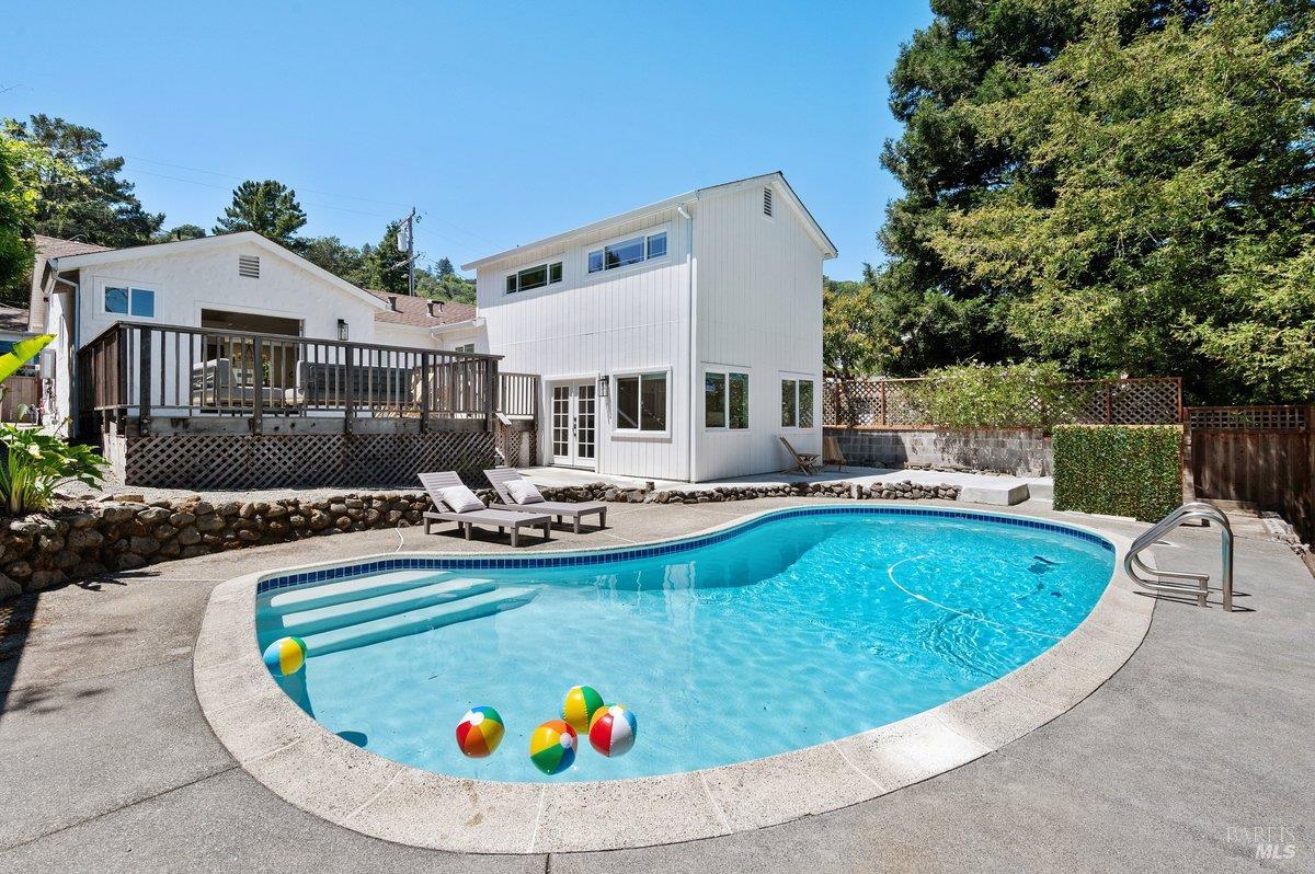 35 Hillview Avenue