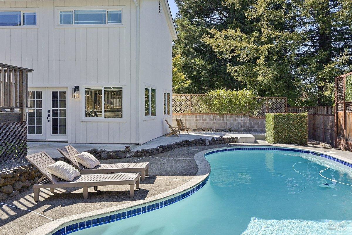 35 Hillview Avenue