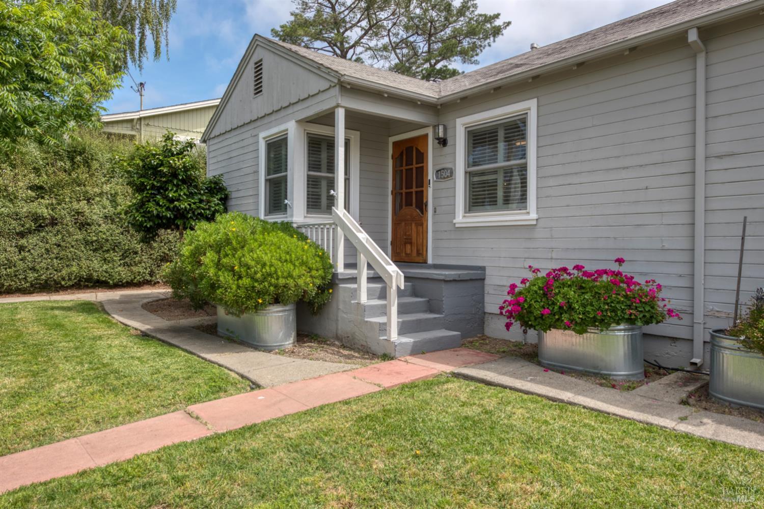 1504 Meek Avenue