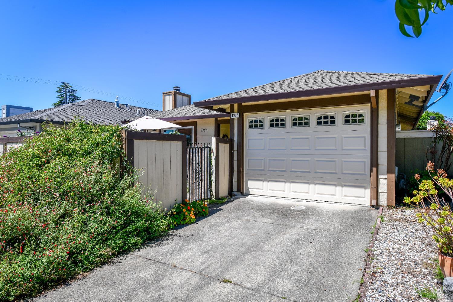 1907 Genoa Place
