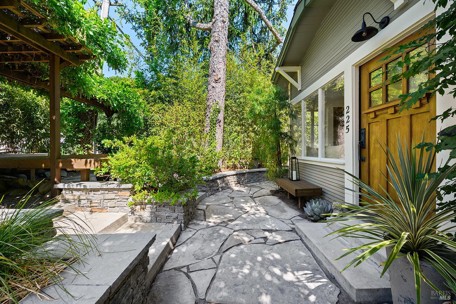 225 Dutton Avenue