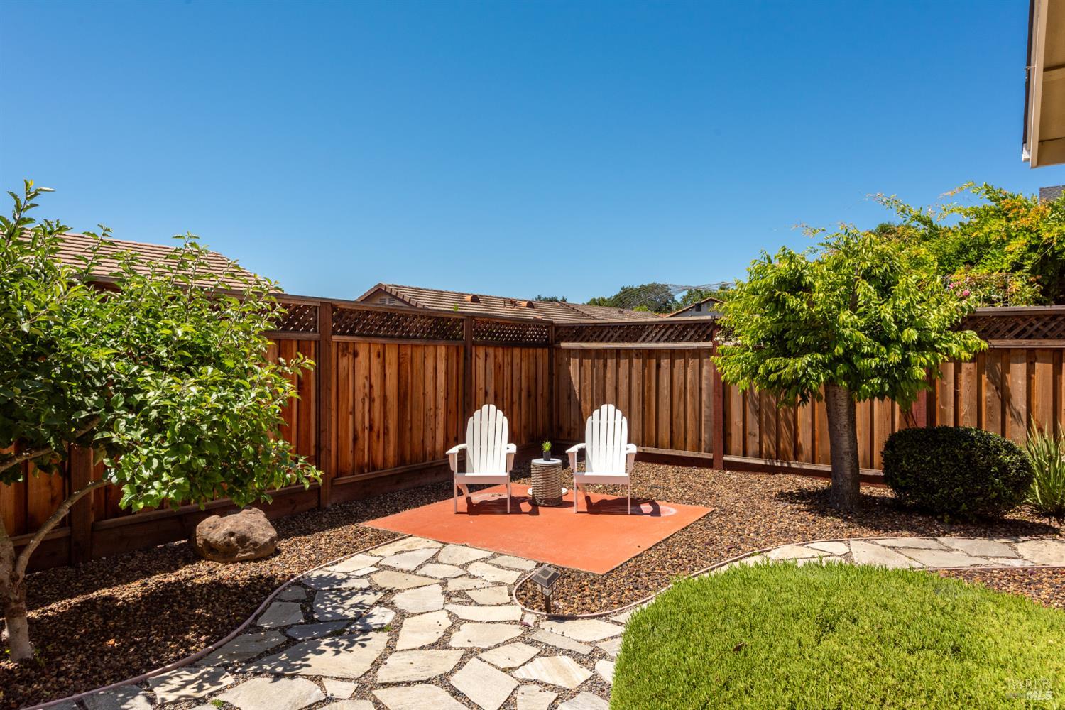 1040 Elsbree Lane