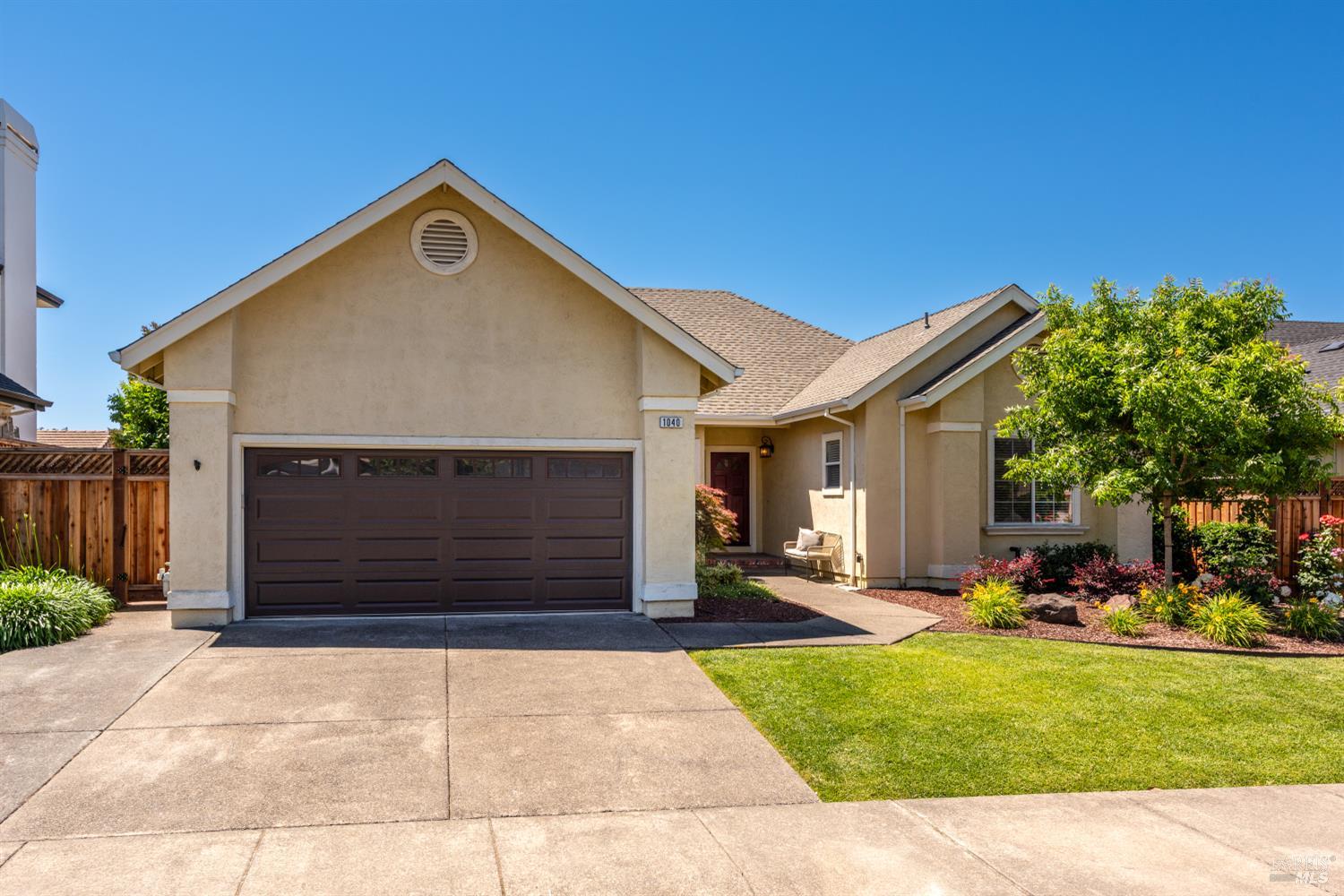 1040 Elsbree Lane