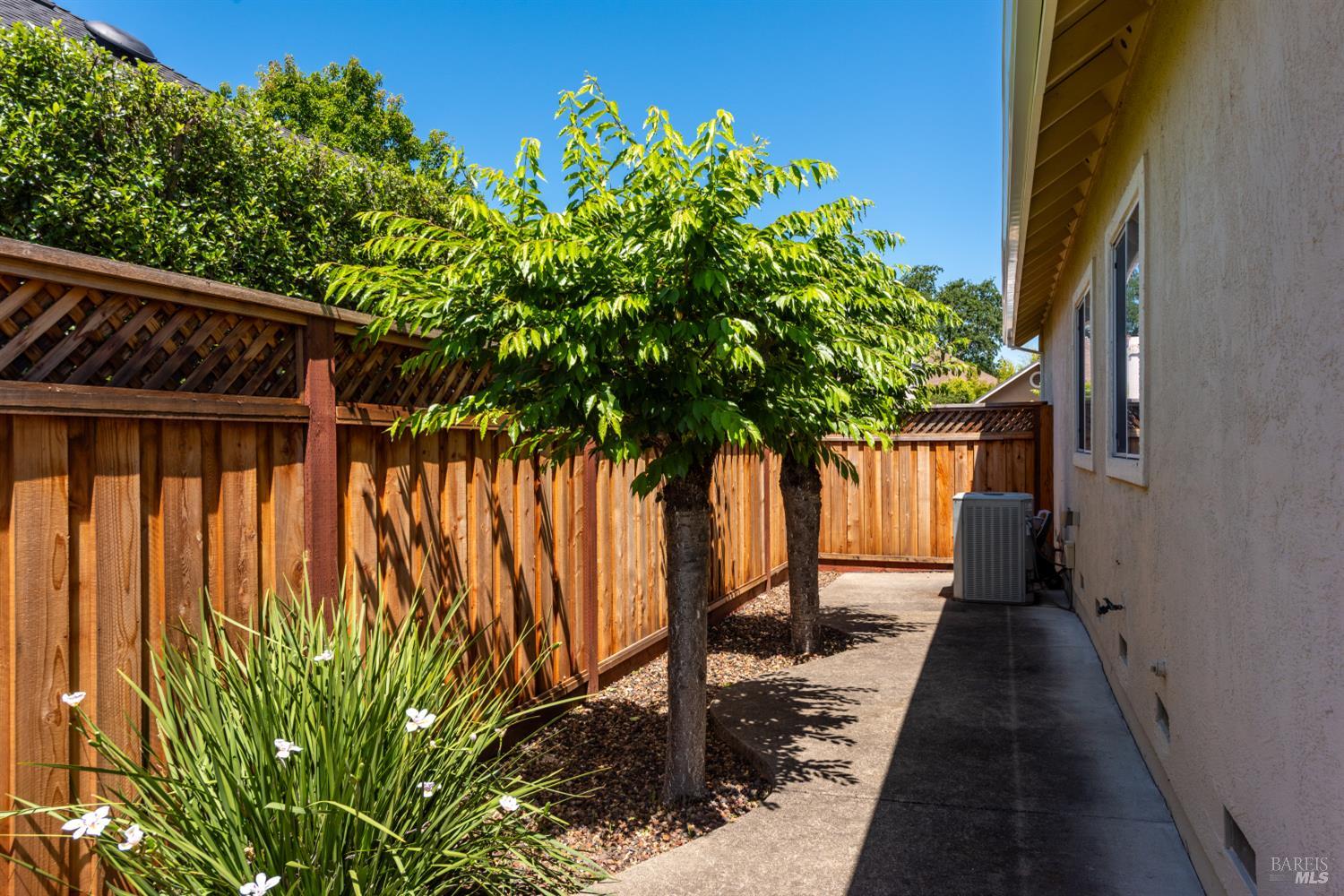 1040 Elsbree Lane