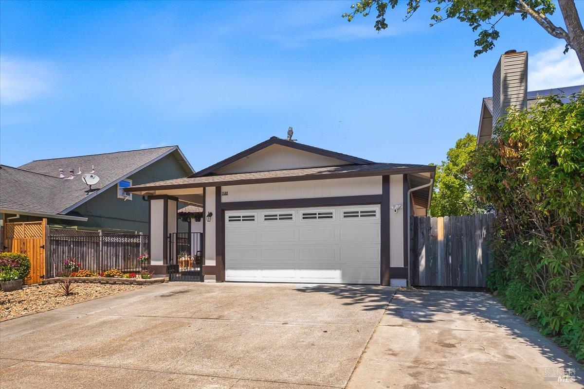 1588 Gladstone Way