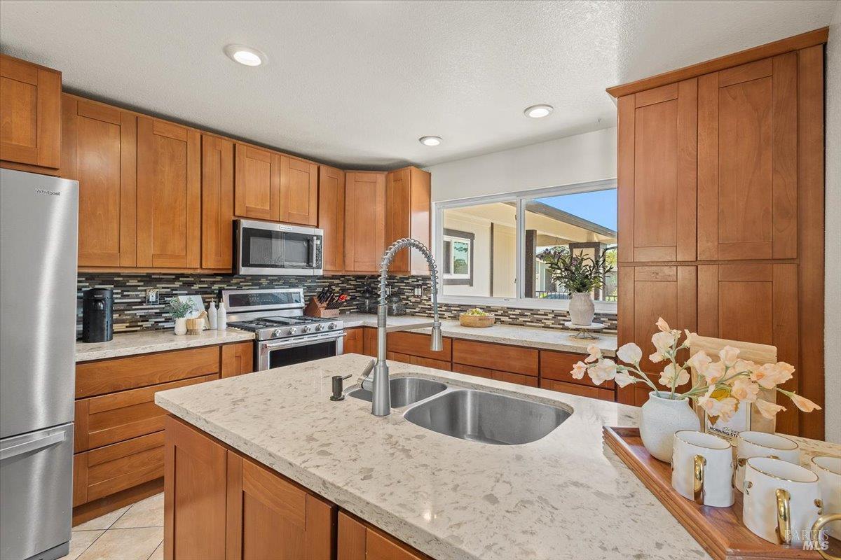 1588 Gladstone Way