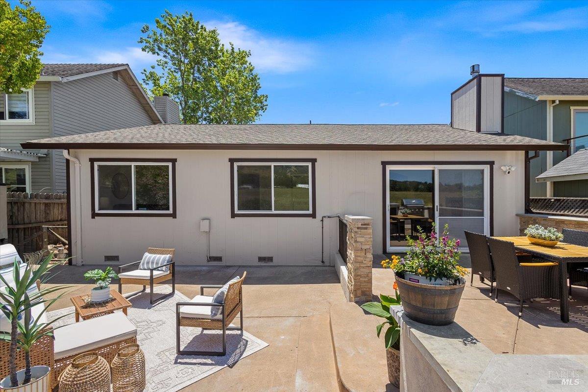 1588 Gladstone Way