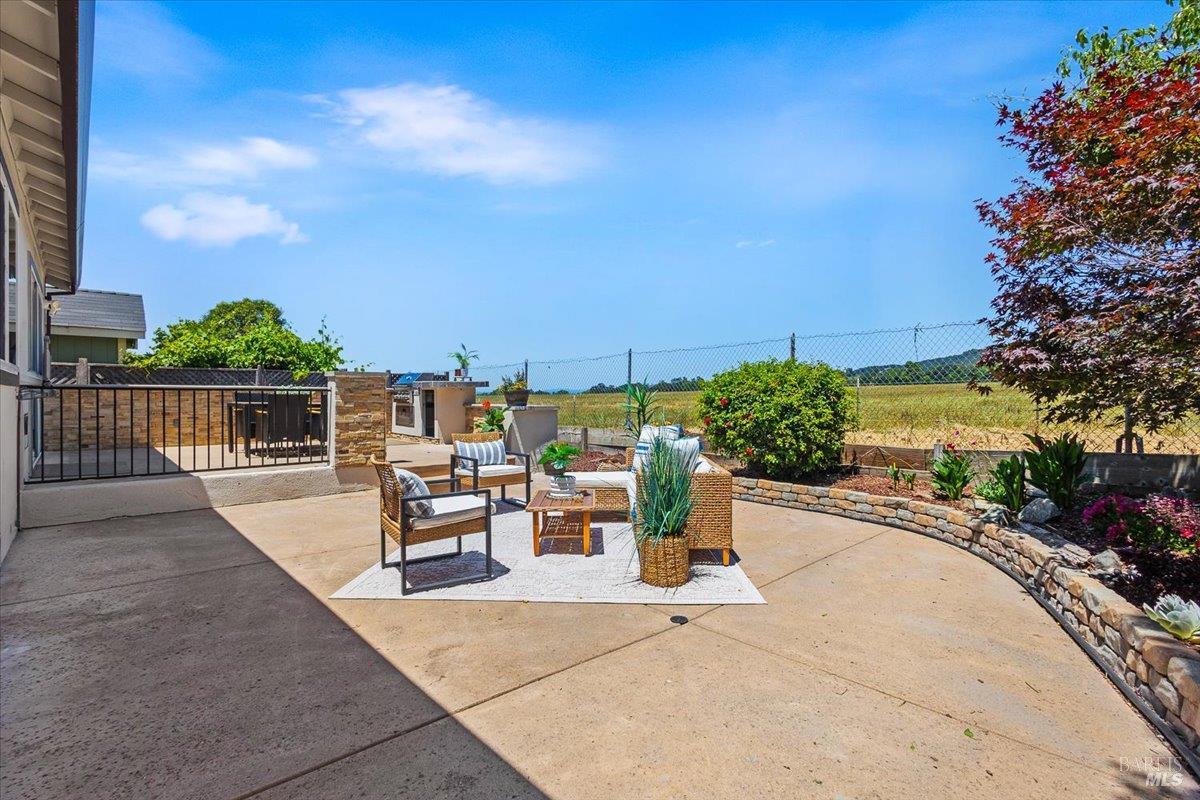 1588 Gladstone Way
