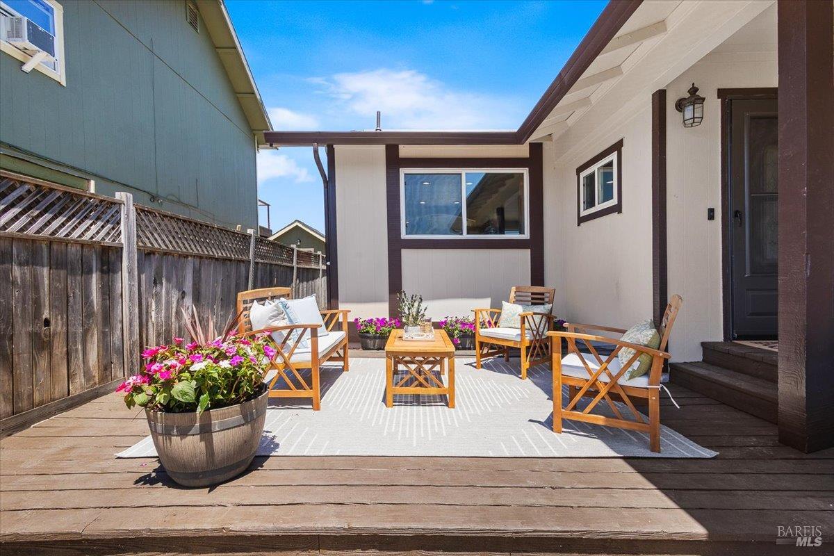 1588 Gladstone Way