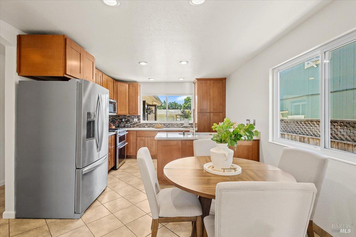 1588 Gladstone Way
