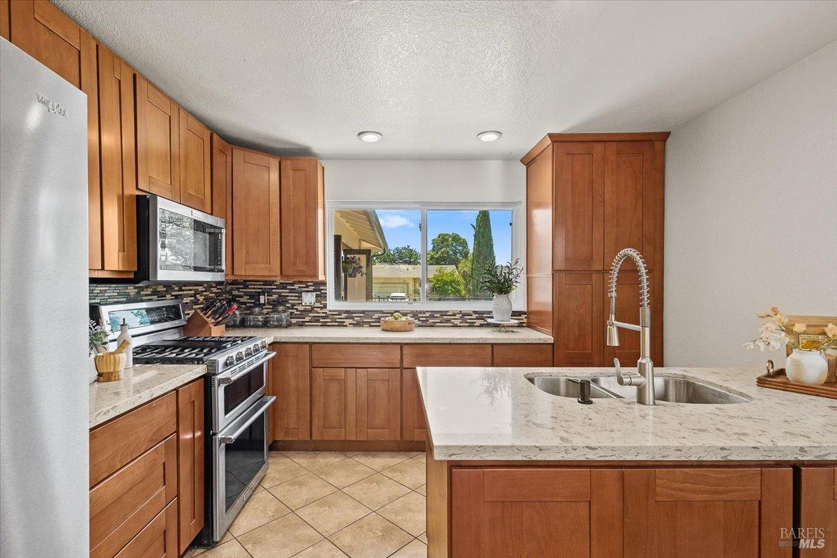 1588 Gladstone Way