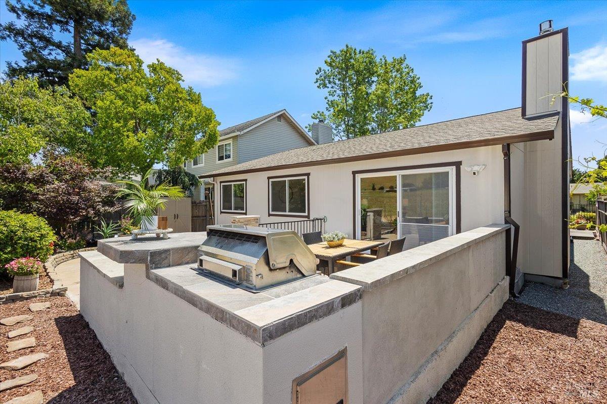 1588 Gladstone Way