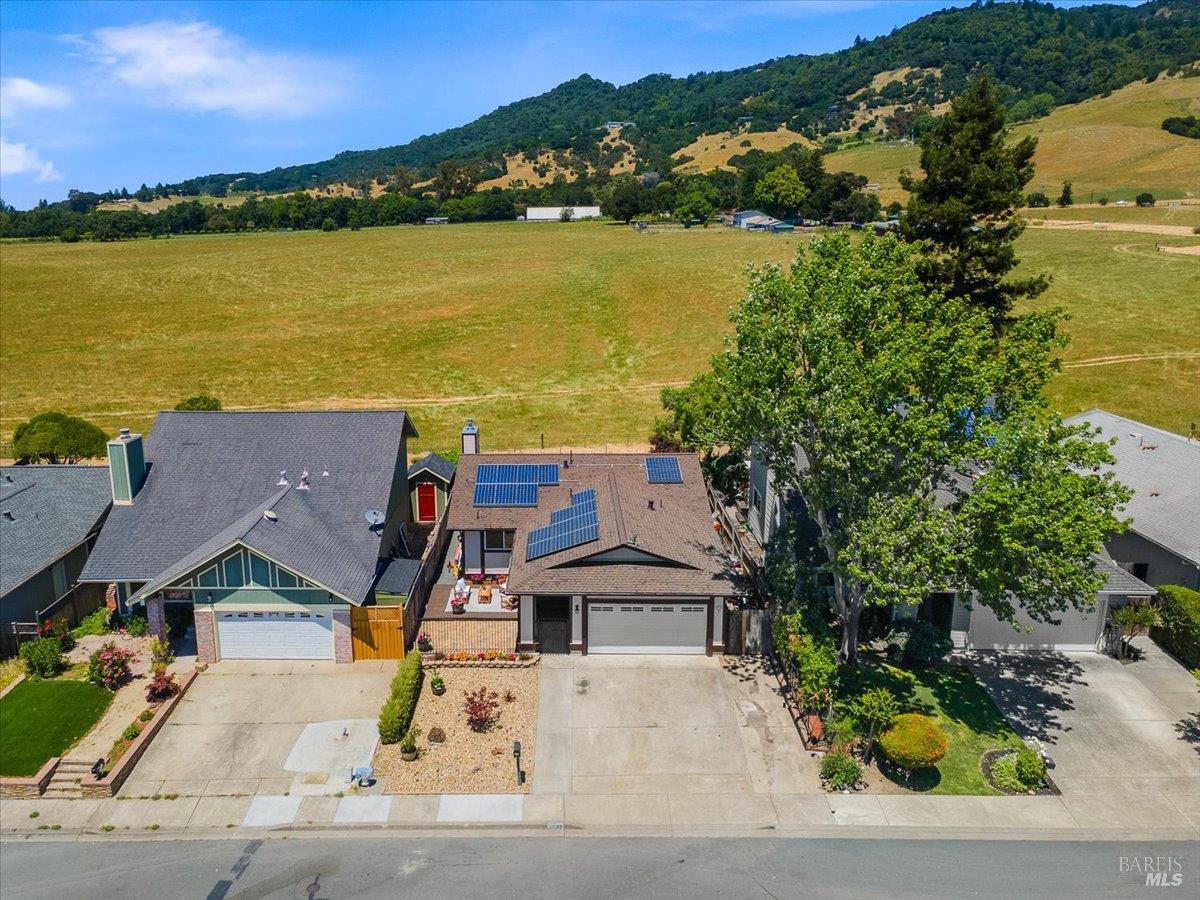 1588 Gladstone Way