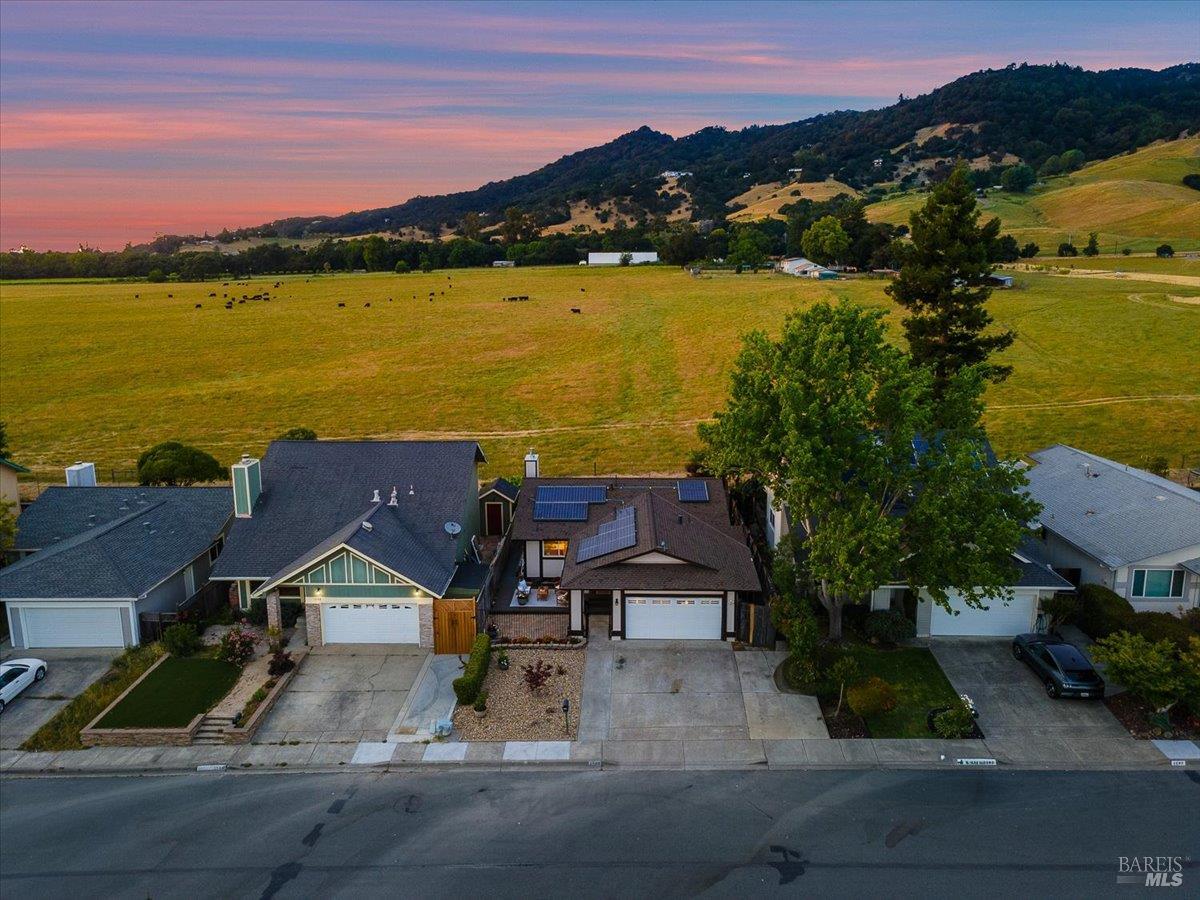 1588 Gladstone Way