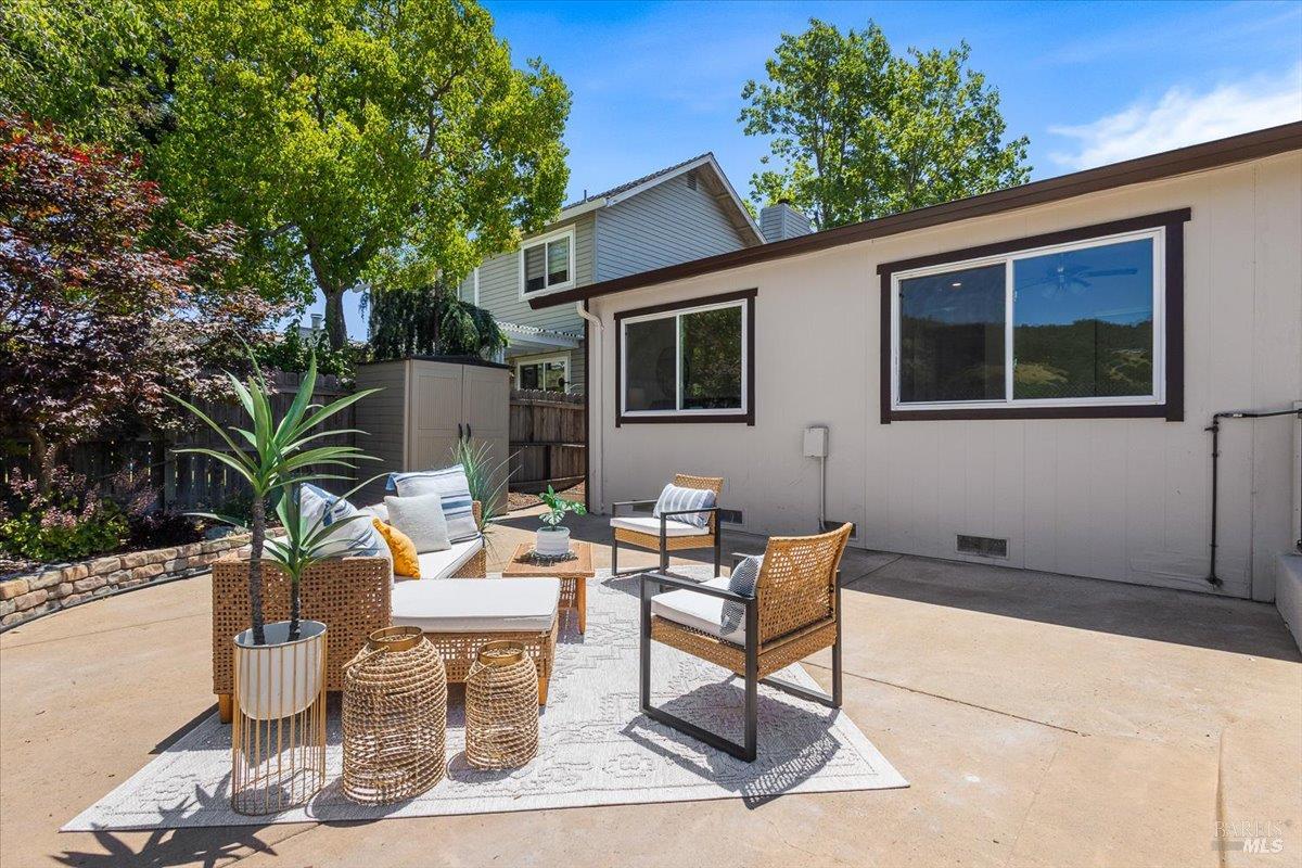 1588 Gladstone Way
