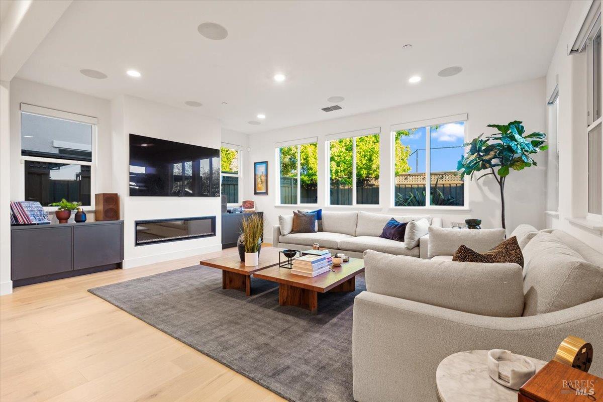 1469 Oak Circle