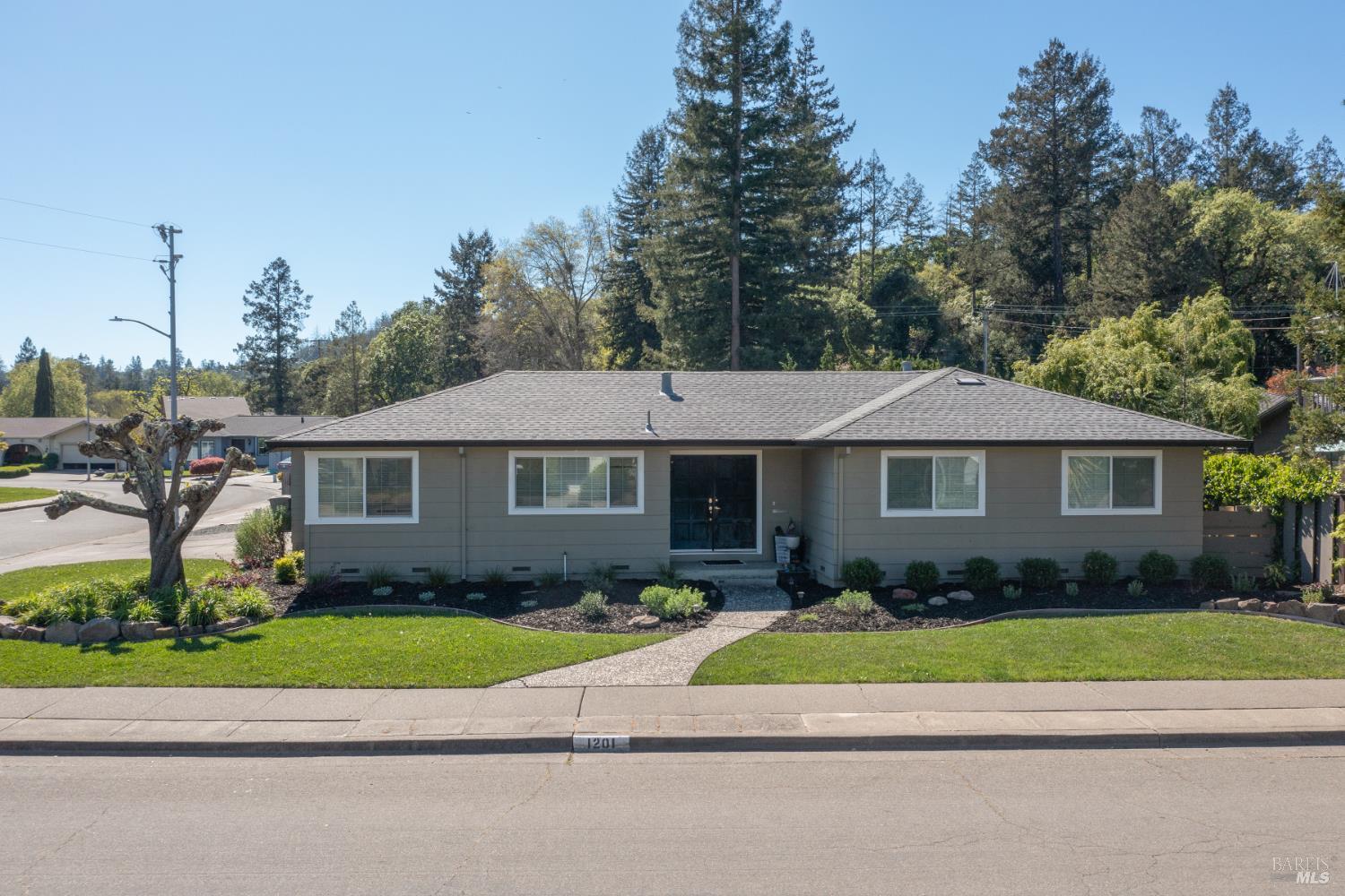 1201 Sunnyslope Drive