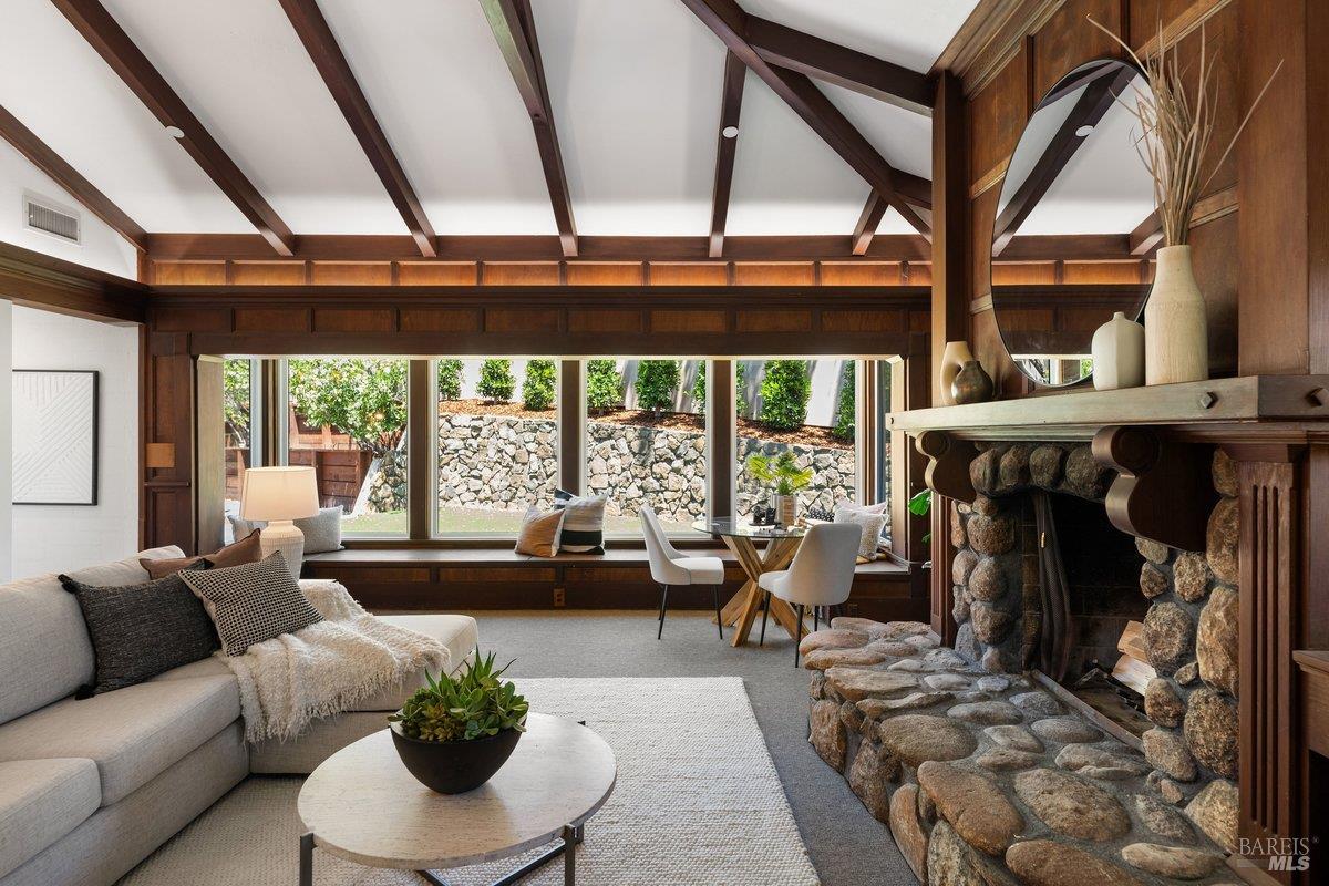 111 Deer Hollow Road