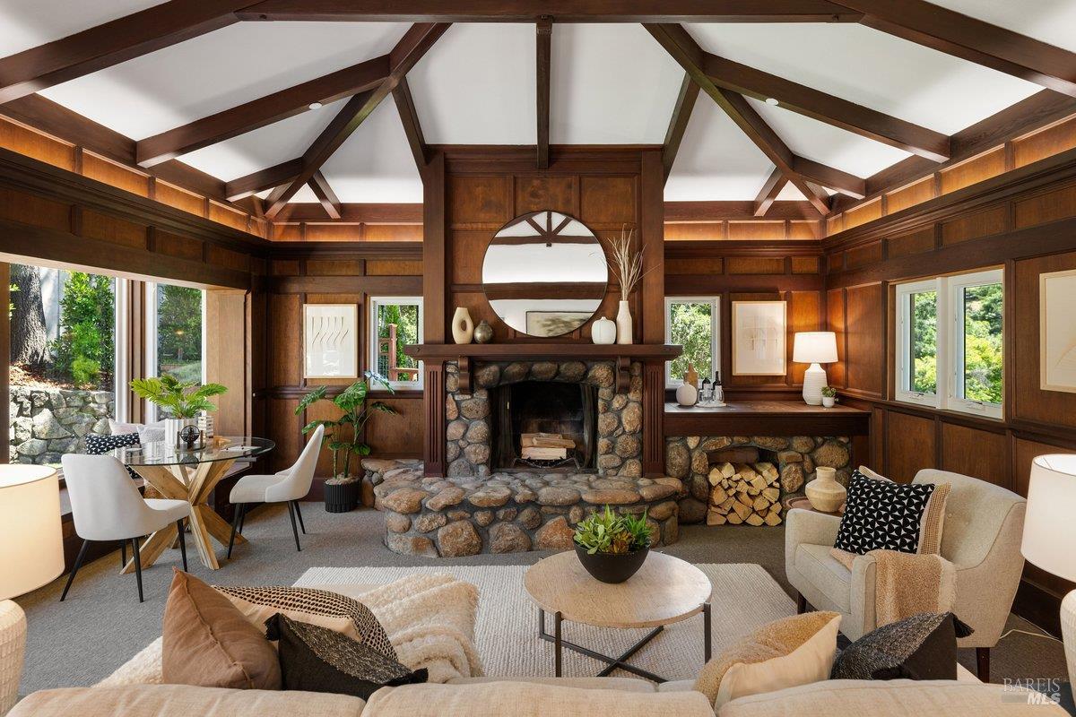 111 Deer Hollow Road