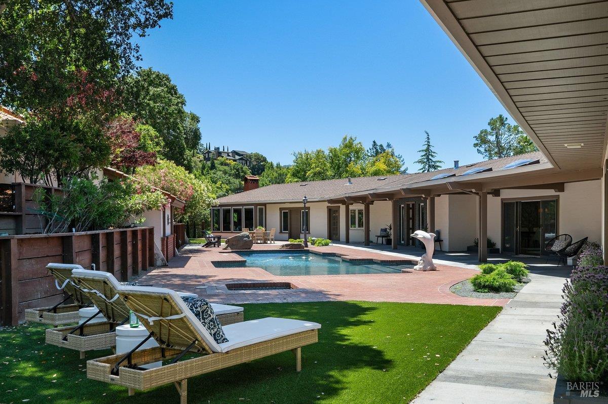 111 Deer Hollow Road