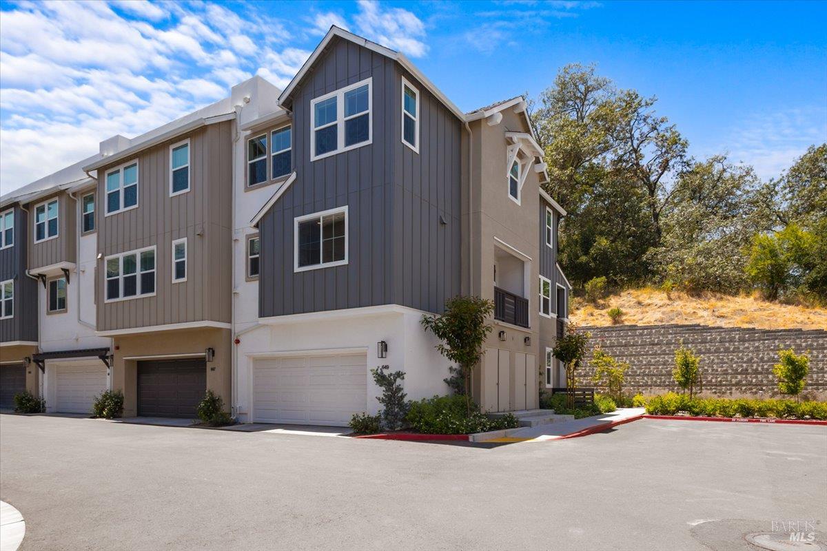 649 Semillon Lane