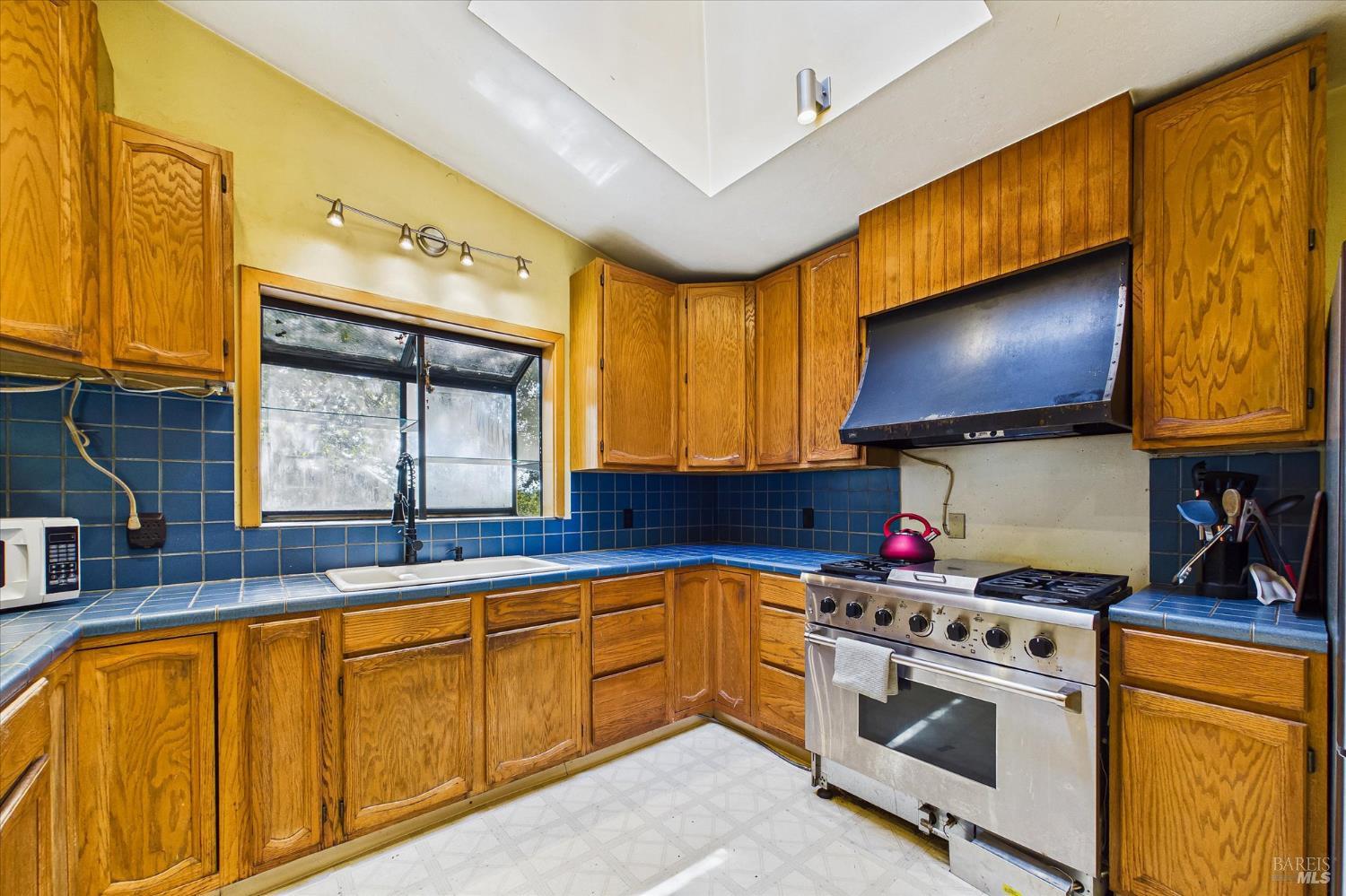 3450 Laytonville Dos Rios Road