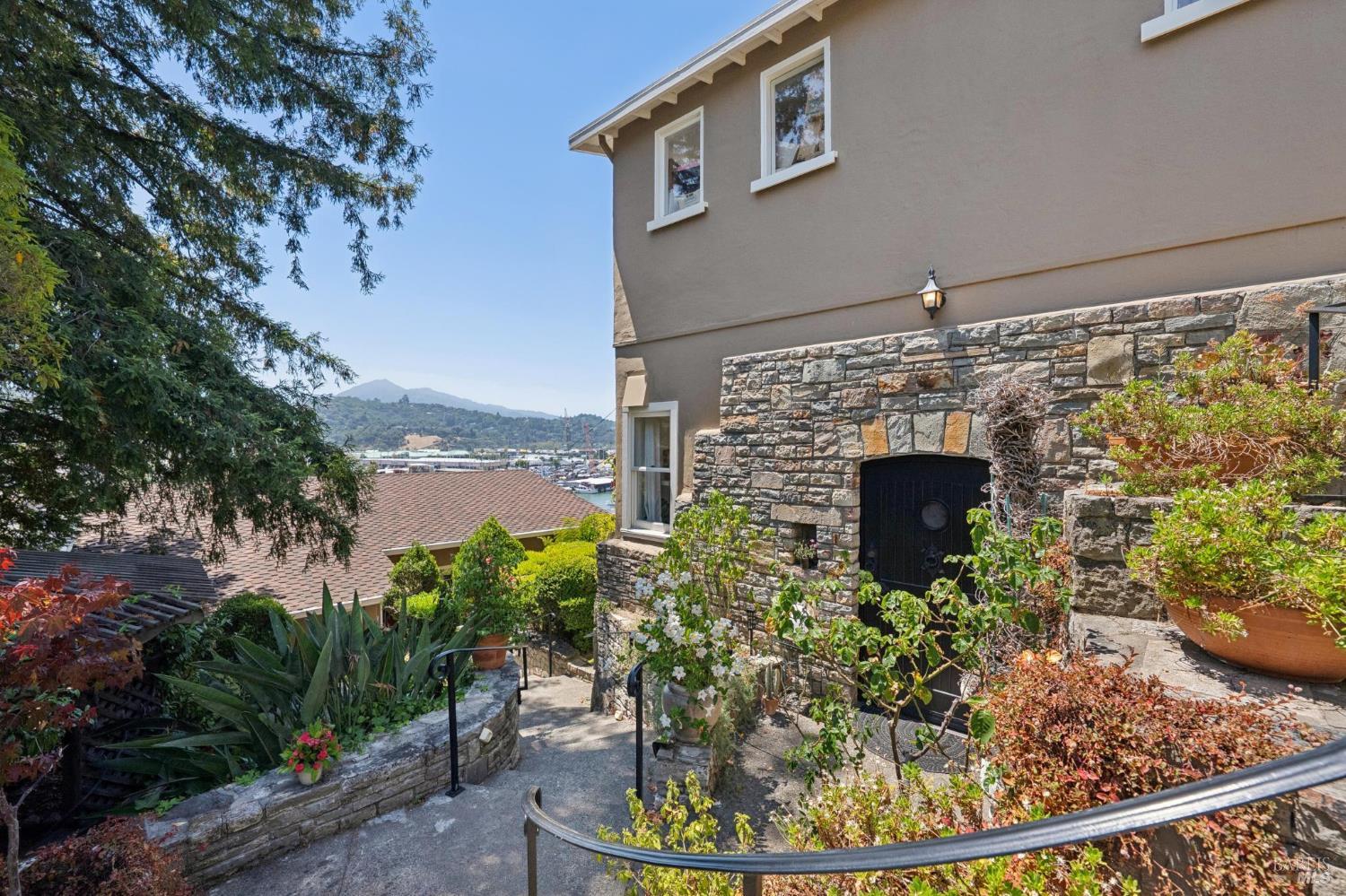 28 Marina Court Drive