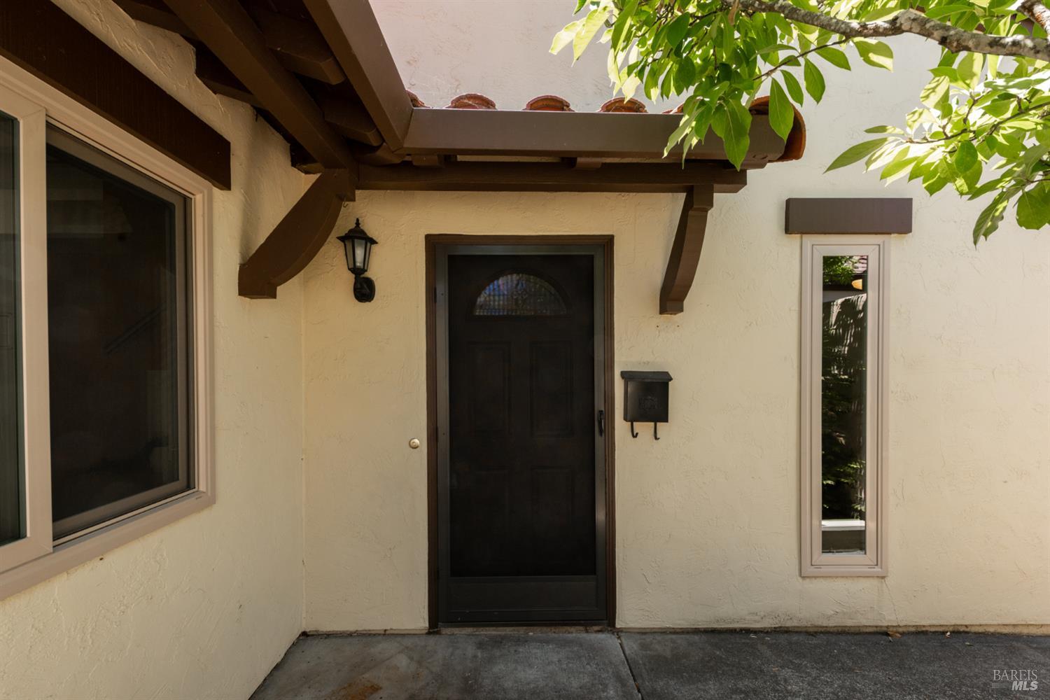 806 Shady Oak Drive